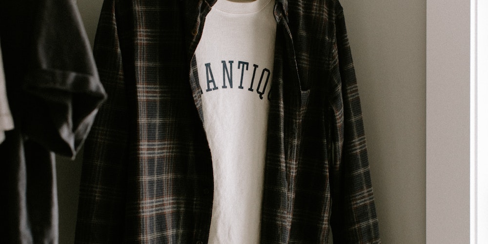 Celebrities Who Look Great In Vintage Tees